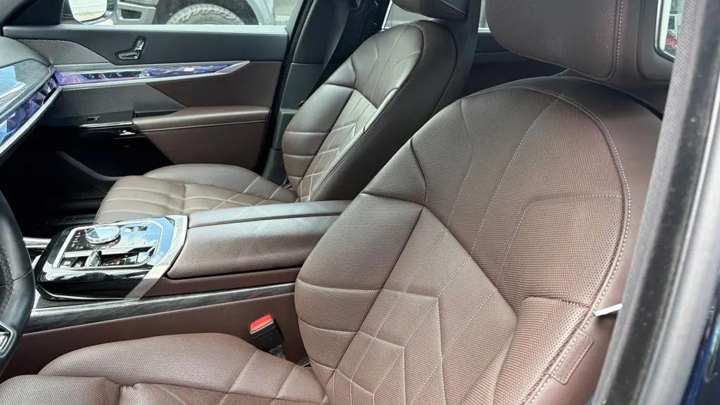 2025 BMW 7 Series 740i