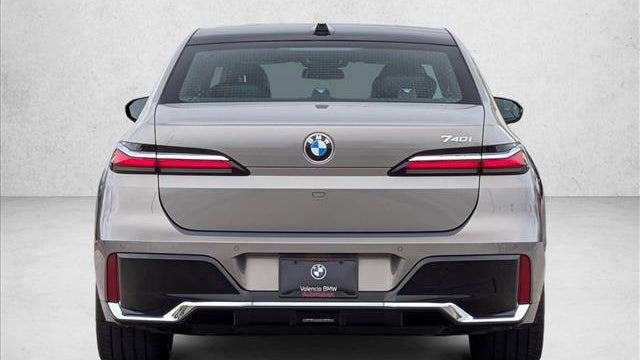 2023 BMW 7 Series 740i