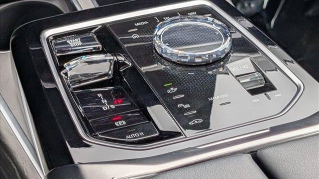 2023 BMW 7 Series 740i