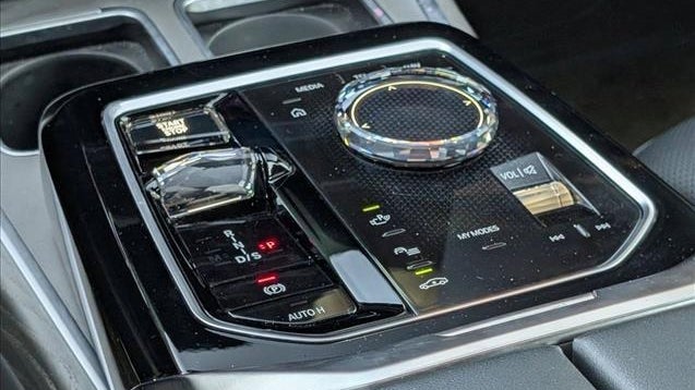 2023 BMW 7 Series 740i