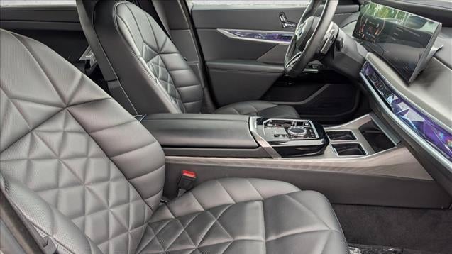 2023 BMW 7 Series 740i
