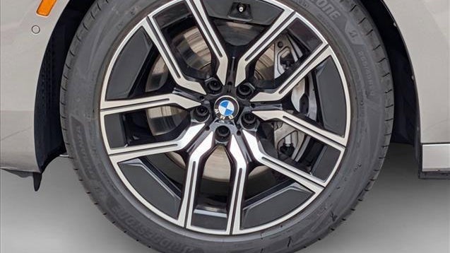 2023 BMW 7 Series 740i