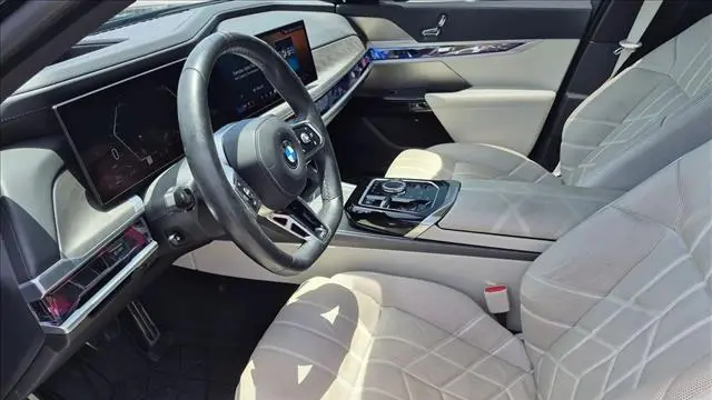 2023 BMW 7 Series 740i