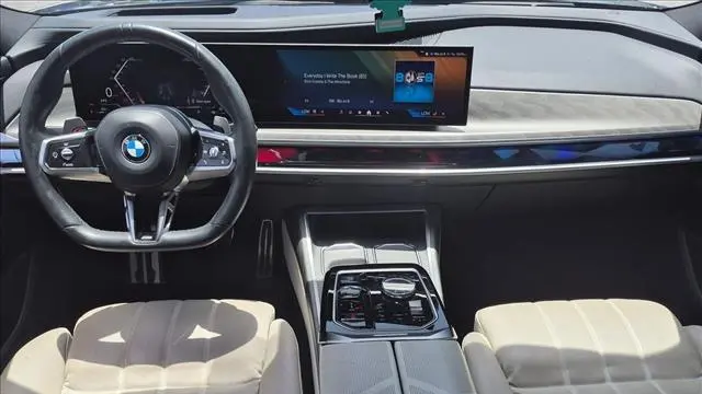 2023 BMW 7 Series 740i
