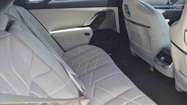 2023 BMW 7 Series 740i