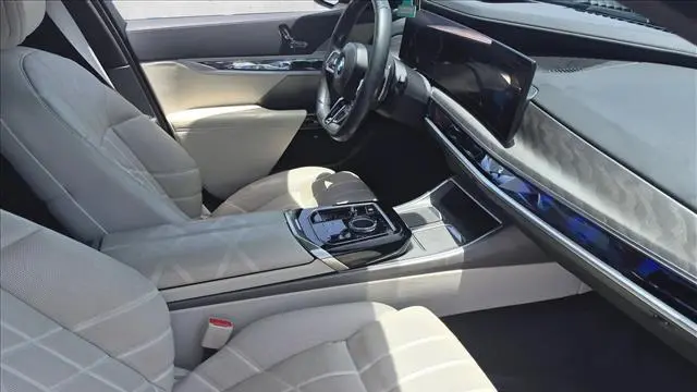 2023 BMW 7 Series 740i