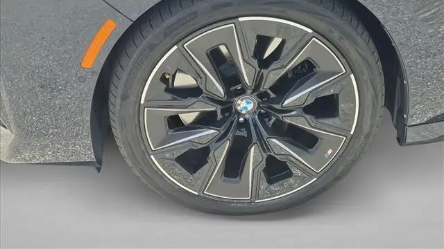 2023 BMW 7 Series 740i