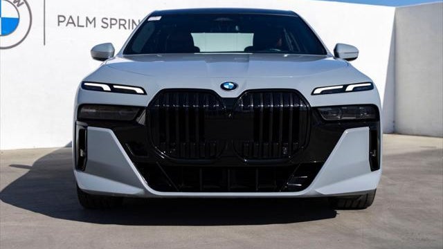 2023 BMW 7 Series 740i