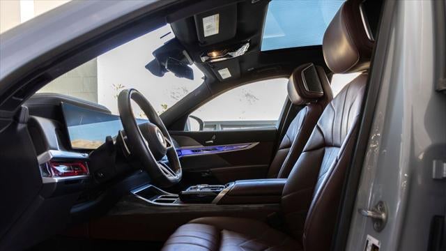 2023 BMW 7 Series 740i