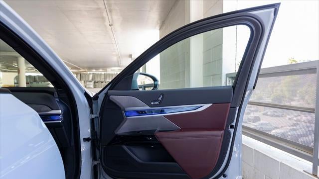 2023 BMW 7 Series 740i