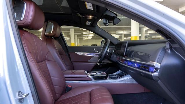2023 BMW 7 Series 740i