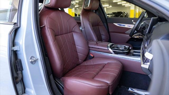 2023 BMW 7 Series 740i
