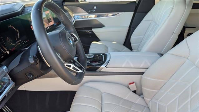 2023 BMW 7 Series 740i