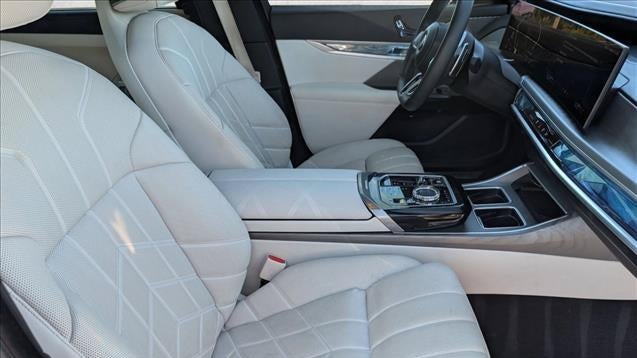 2023 BMW 7 Series 740i