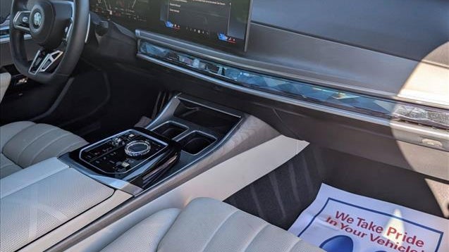 2023 BMW 7 Series 740i