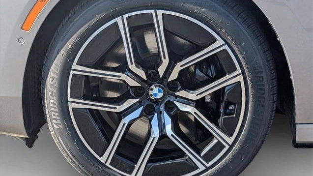 2023 BMW 7 Series 740i