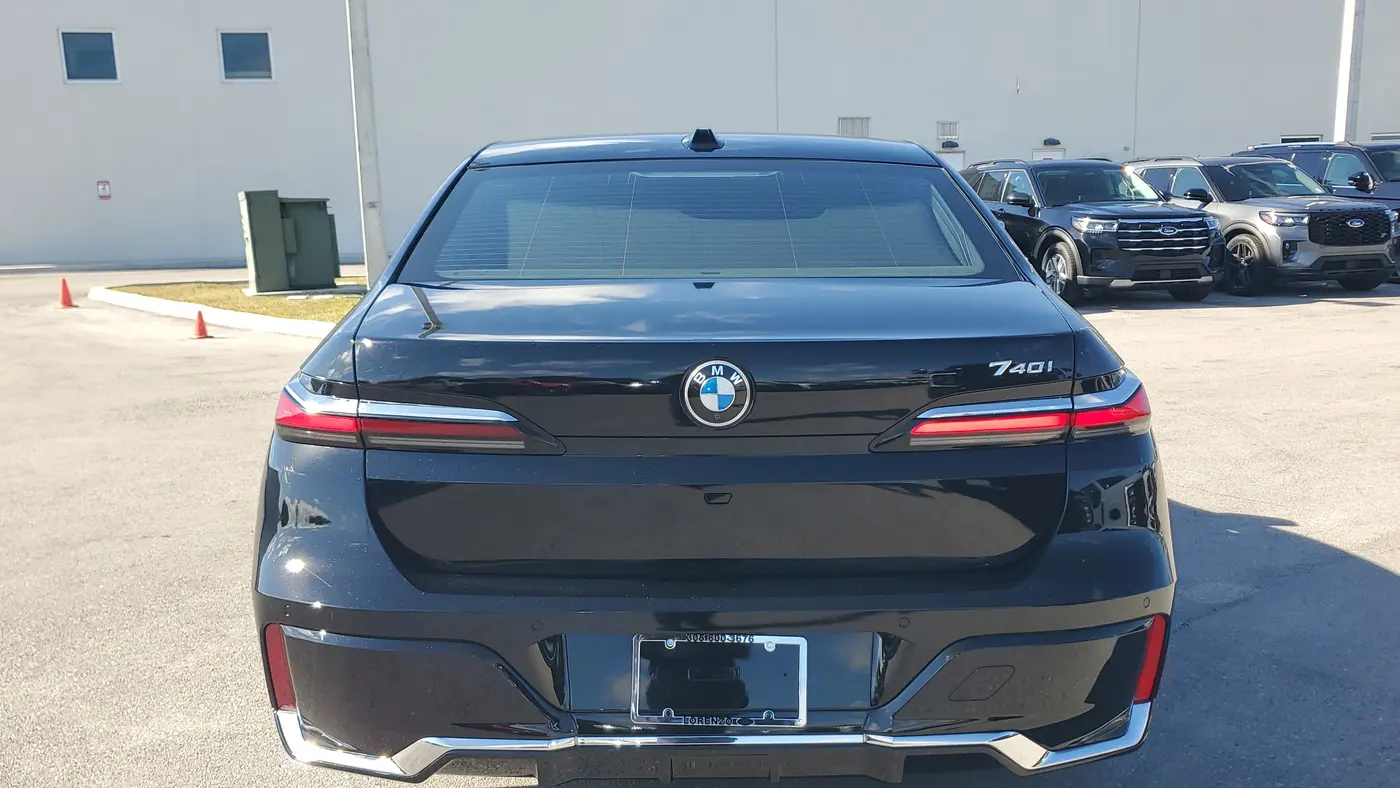 2024 BMW 7 Series 740i