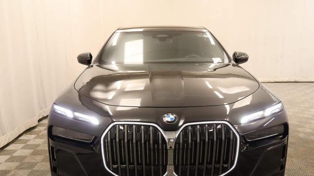 2025 BMW 7 Series 740i