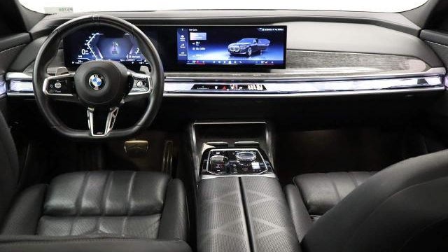 2025 BMW 7 Series 740i