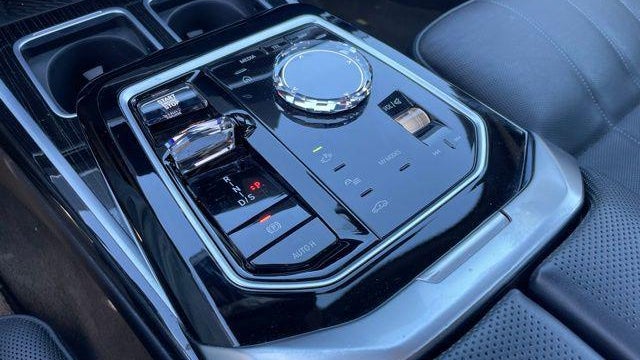 2023 BMW 7 Series 740i