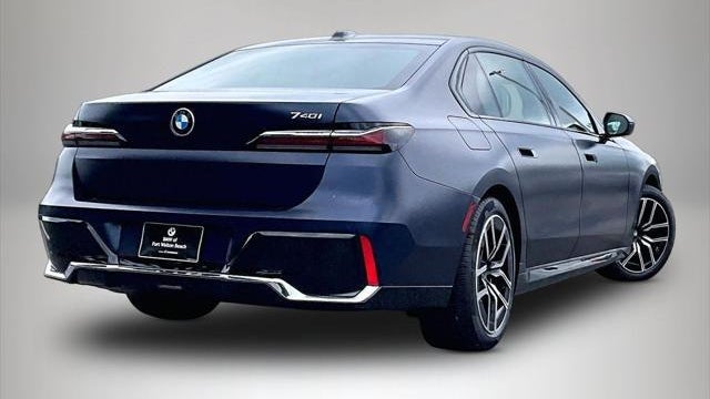 2026 BMW 7 Series 740i