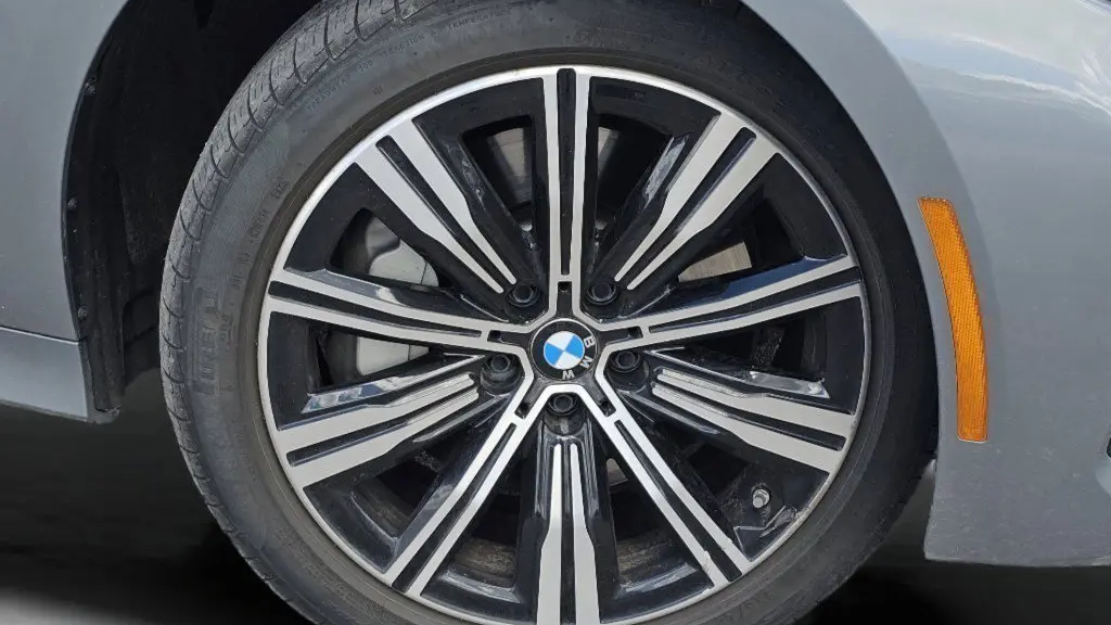 2025 BMW 3 Series 330i xDrive