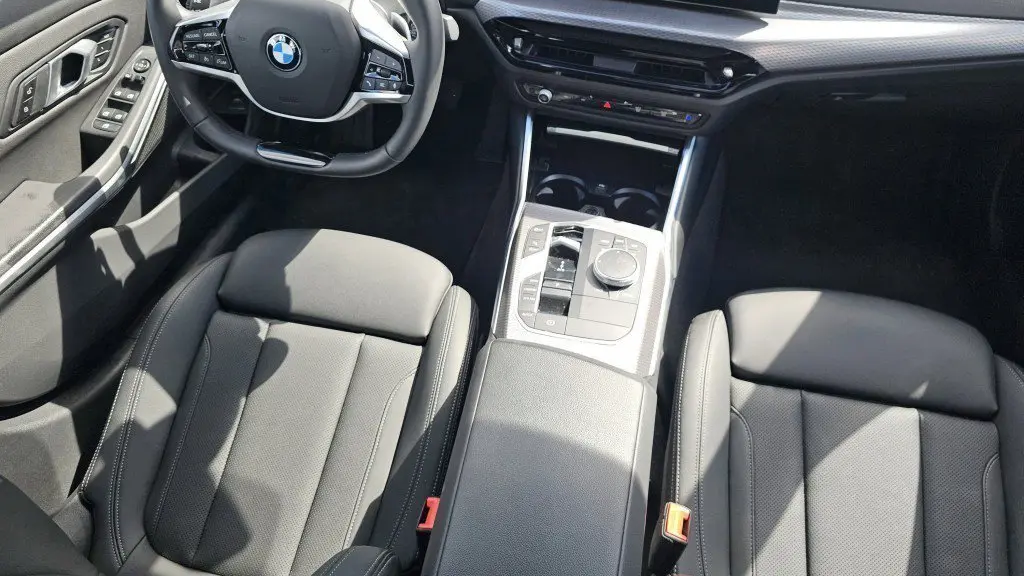 2025 BMW 3 Series 330i xDrive