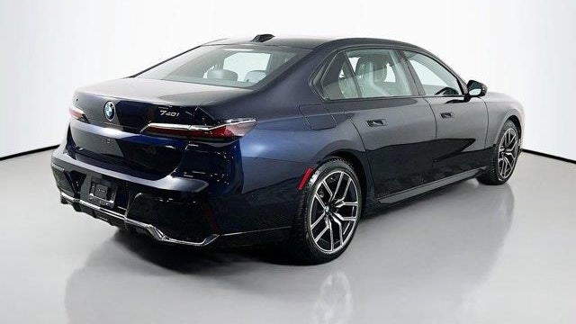 2025 BMW 7 Series 740i xDrive