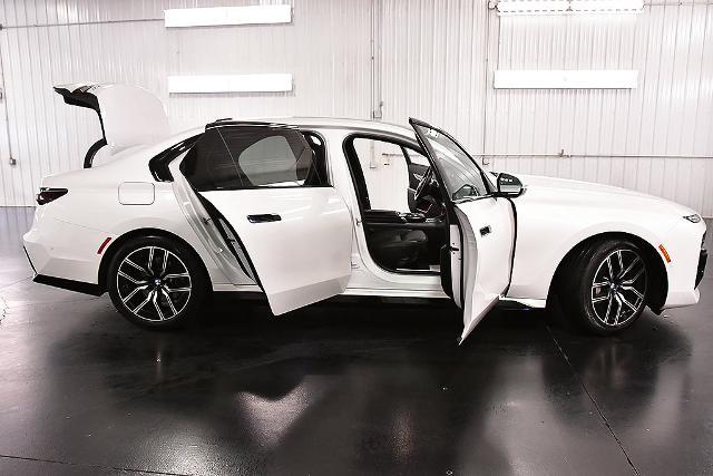 2024 BMW 740i - $59,392