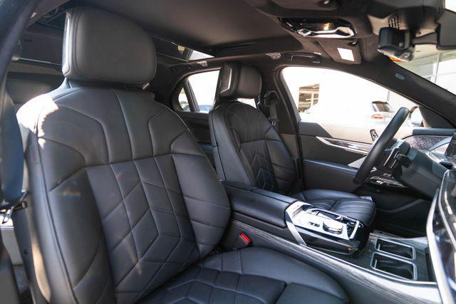2025 BMW 760i - $95,094