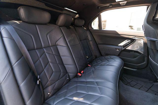 2025 BMW 760i - $95,094