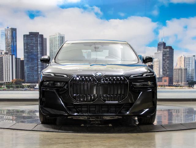2026 BMW 760i - $122,799