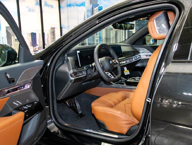 2026 BMW 760i - $122,799