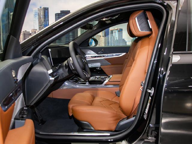 2026 BMW 760i - $122,799