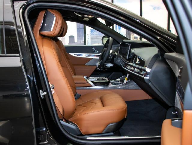 2026 BMW 760i - $122,799