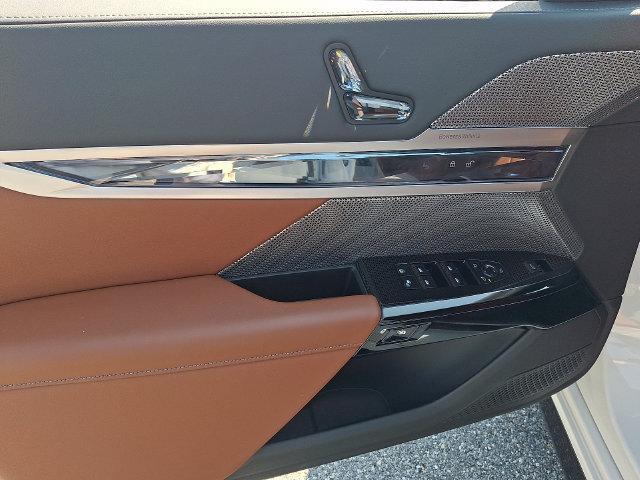 2026 BMW 760i - $106,798