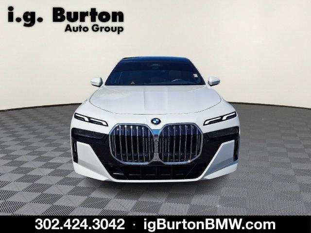 2026 BMW 760i - $106,498