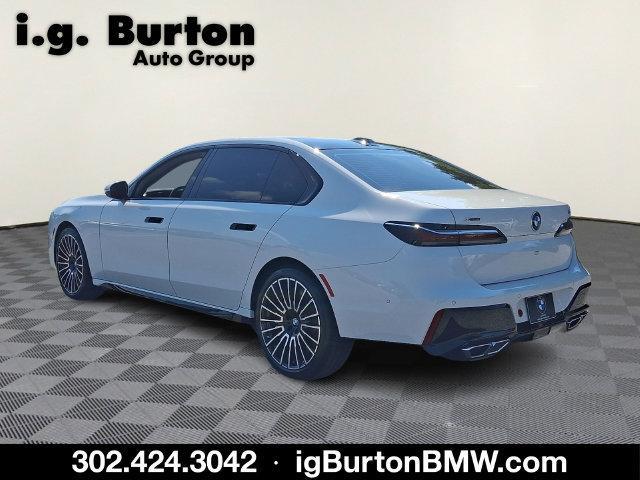 2026 BMW 760i - $106,498