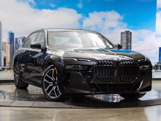 2026 BMW 760i - $122,499