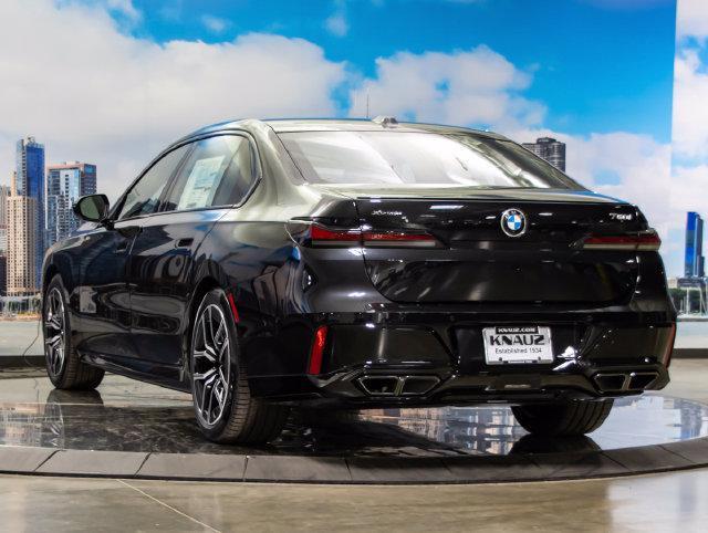 2026 BMW 760i - $122,499