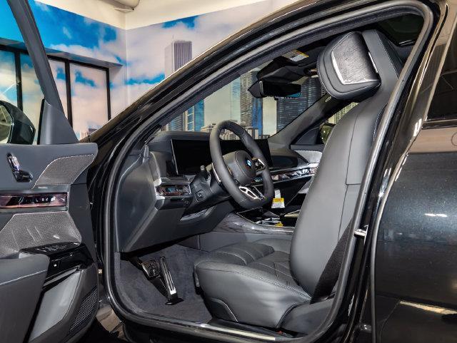 2026 BMW 760i - $122,499