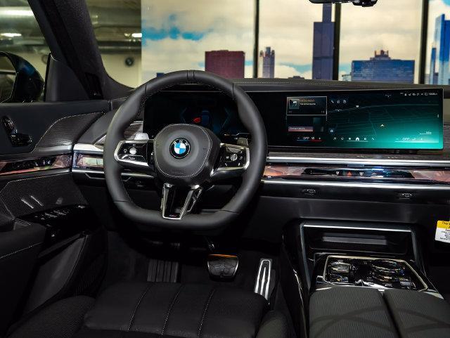 2026 BMW 760i - $122,499