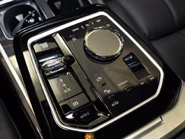2026 BMW 760i - $122,499