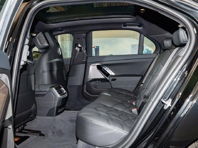 2026 BMW 760i - $122,499