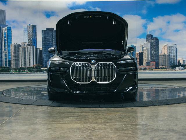 2026 BMW 760i - $135,799