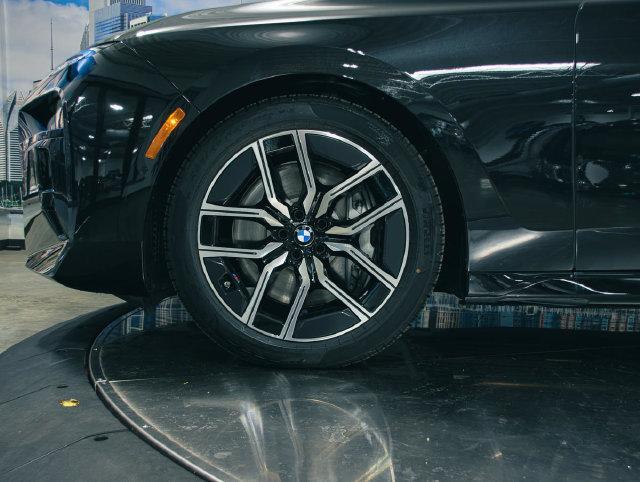 2026 BMW 760i - $135,799