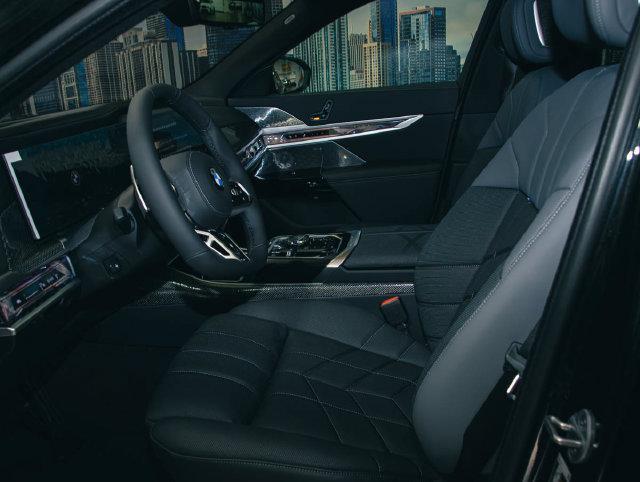 2026 BMW 760i - $135,799