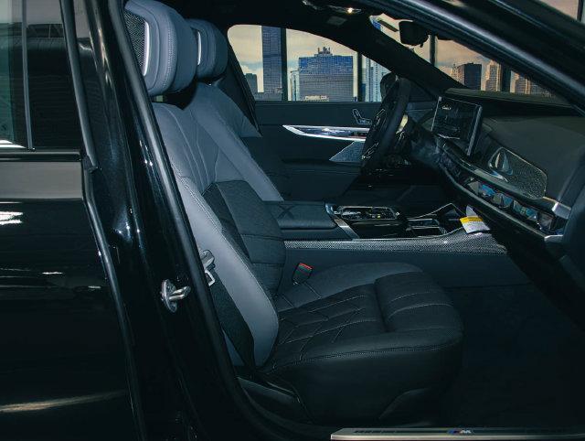 2026 BMW 760i - $135,799
