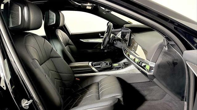 2025 BMW 7 Series 760i xDrive