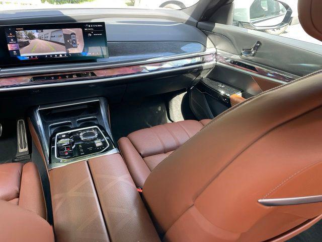 2026 BMW 760i - $118,547